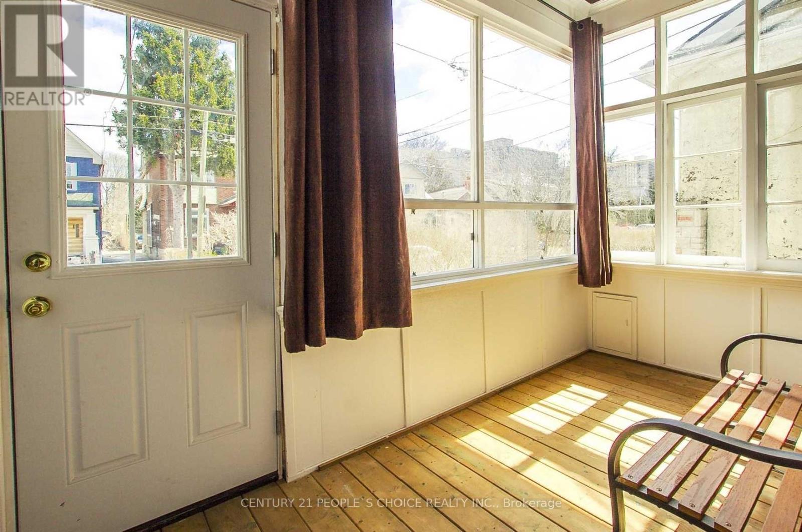 Photo 6 of 552 Main Street, Toronto ON