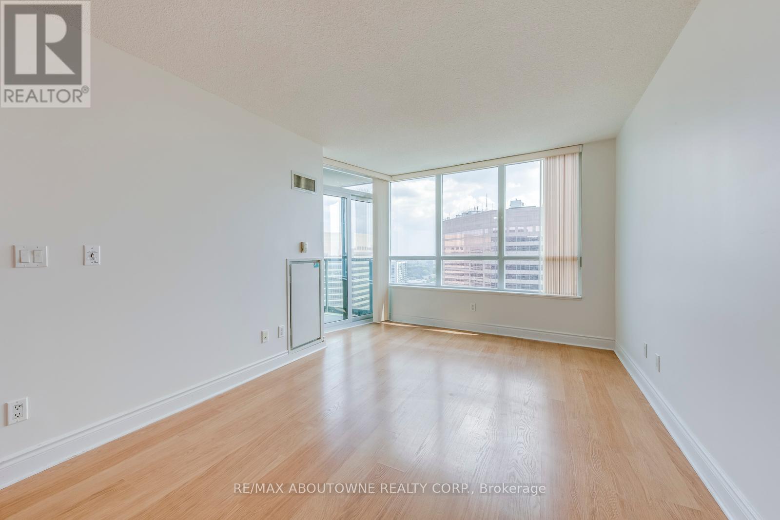 Photo 14 of 2803 15 Greenview Avenue, Toronto ON