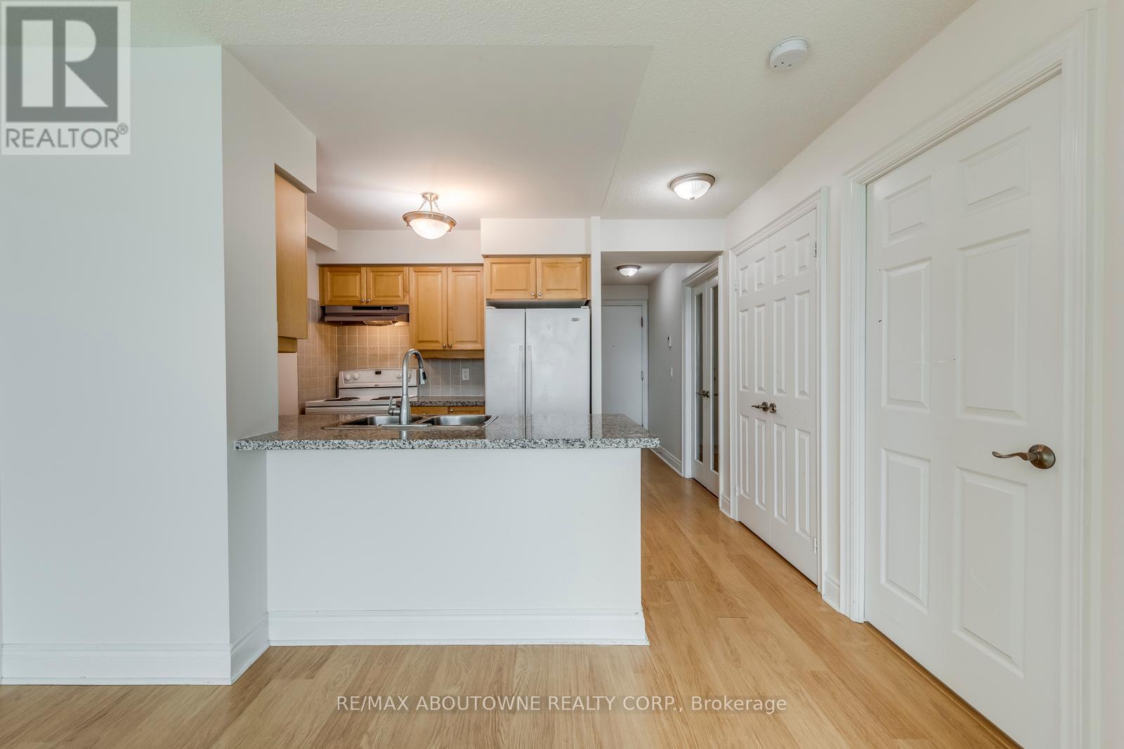 Photo 11 of 2803 15 Greenview Avenue, Toronto ON