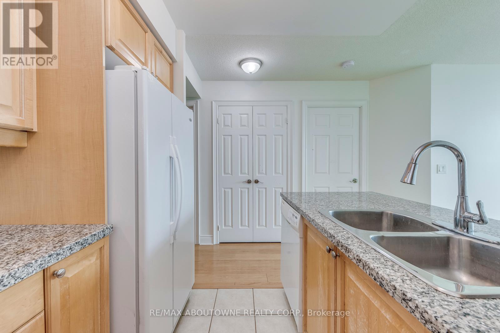Photo 10 of 2803 15 Greenview Avenue, Toronto ON