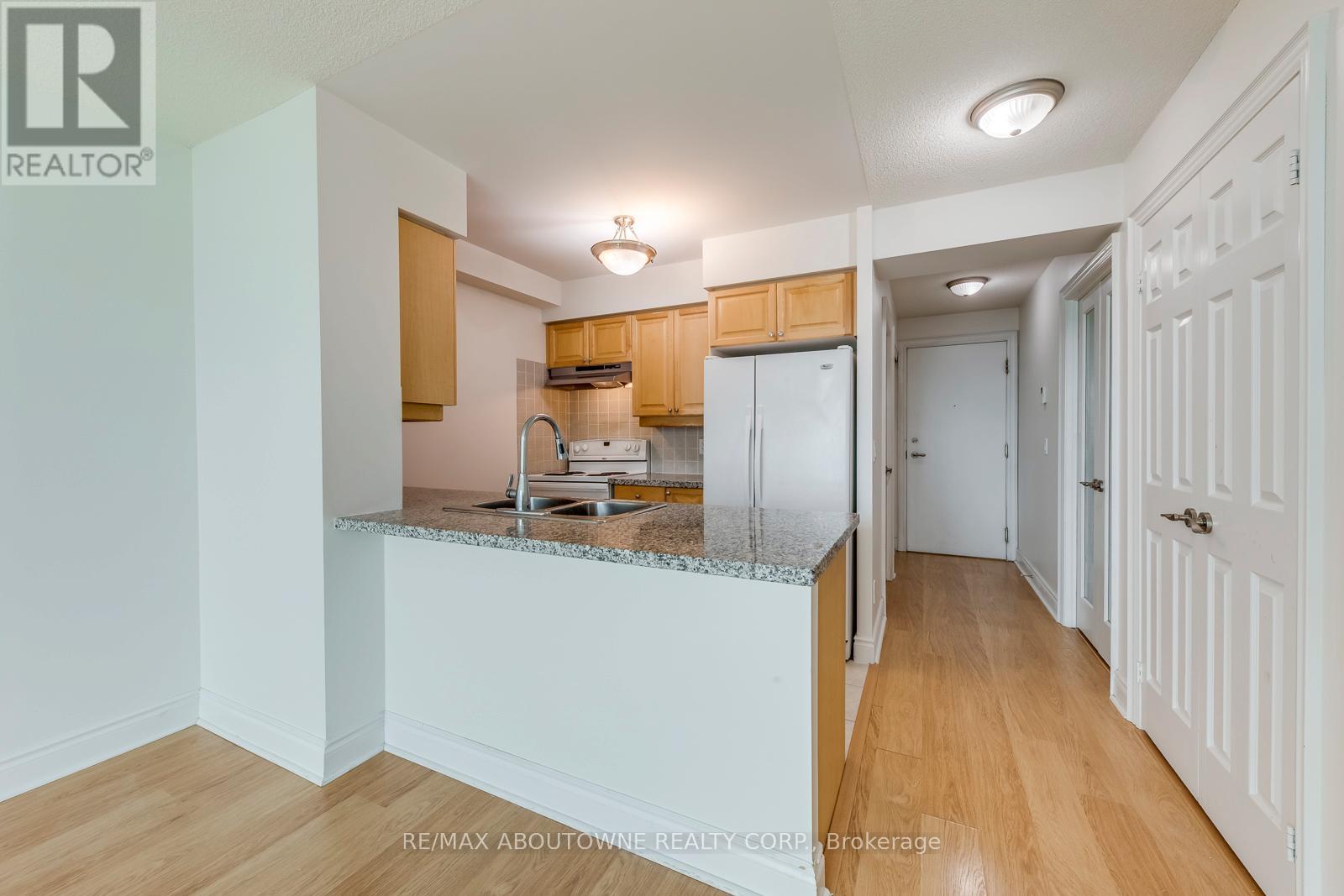 Photo 12 of 2803 15 Greenview Avenue, Toronto ON