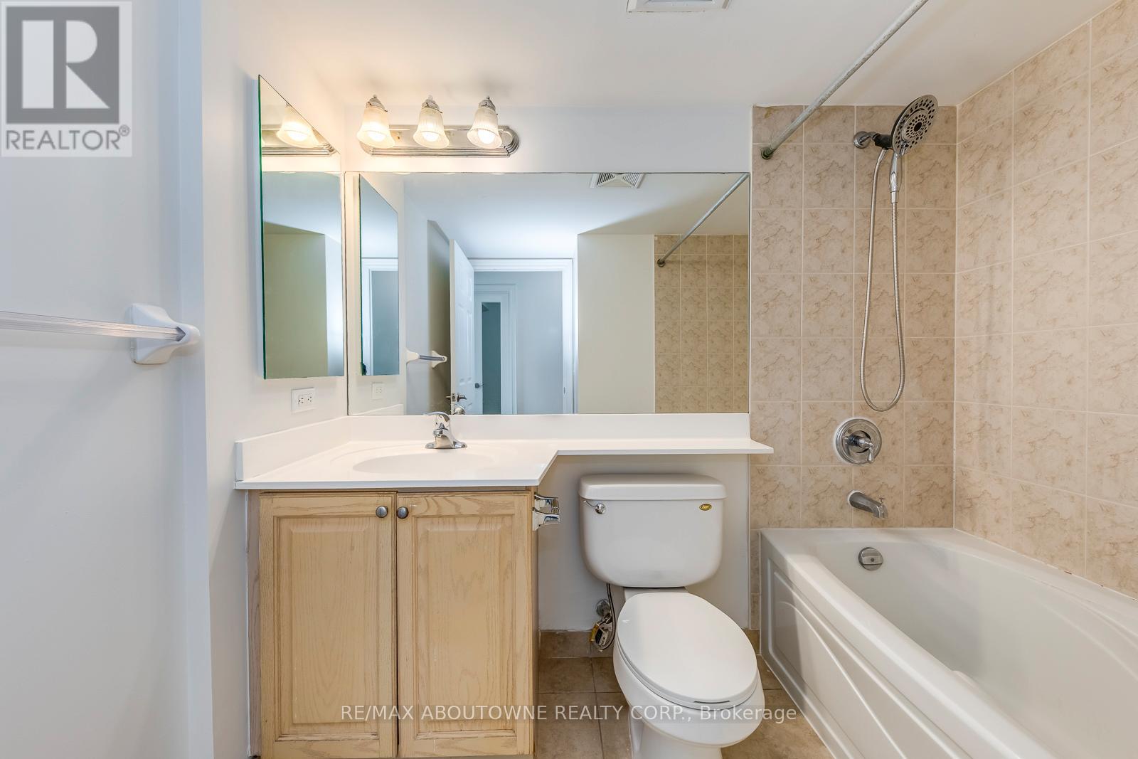 Photo 23 of 2803 15 Greenview Avenue, Toronto ON