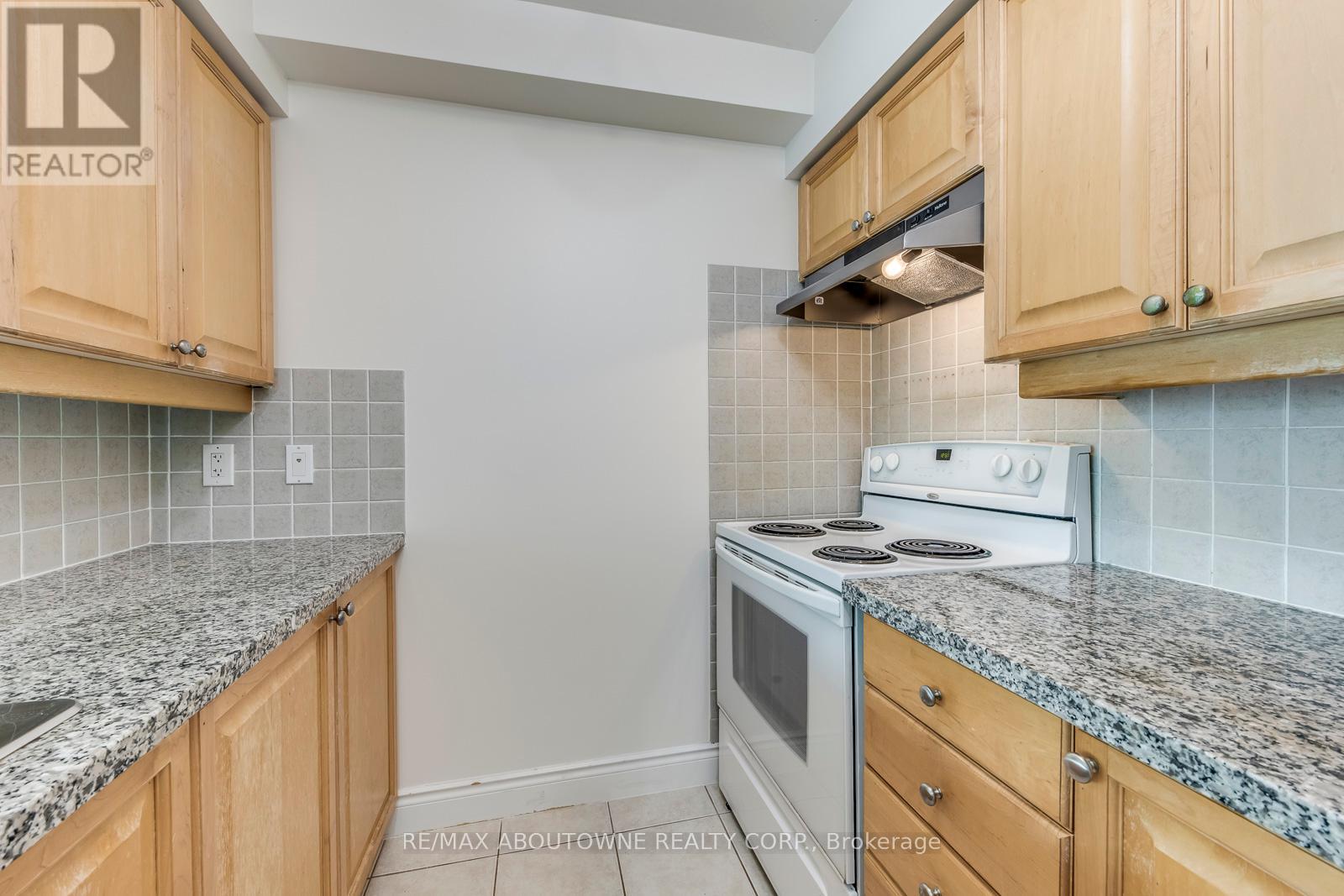 Photo 9 of 2803 15 Greenview Avenue, Toronto ON