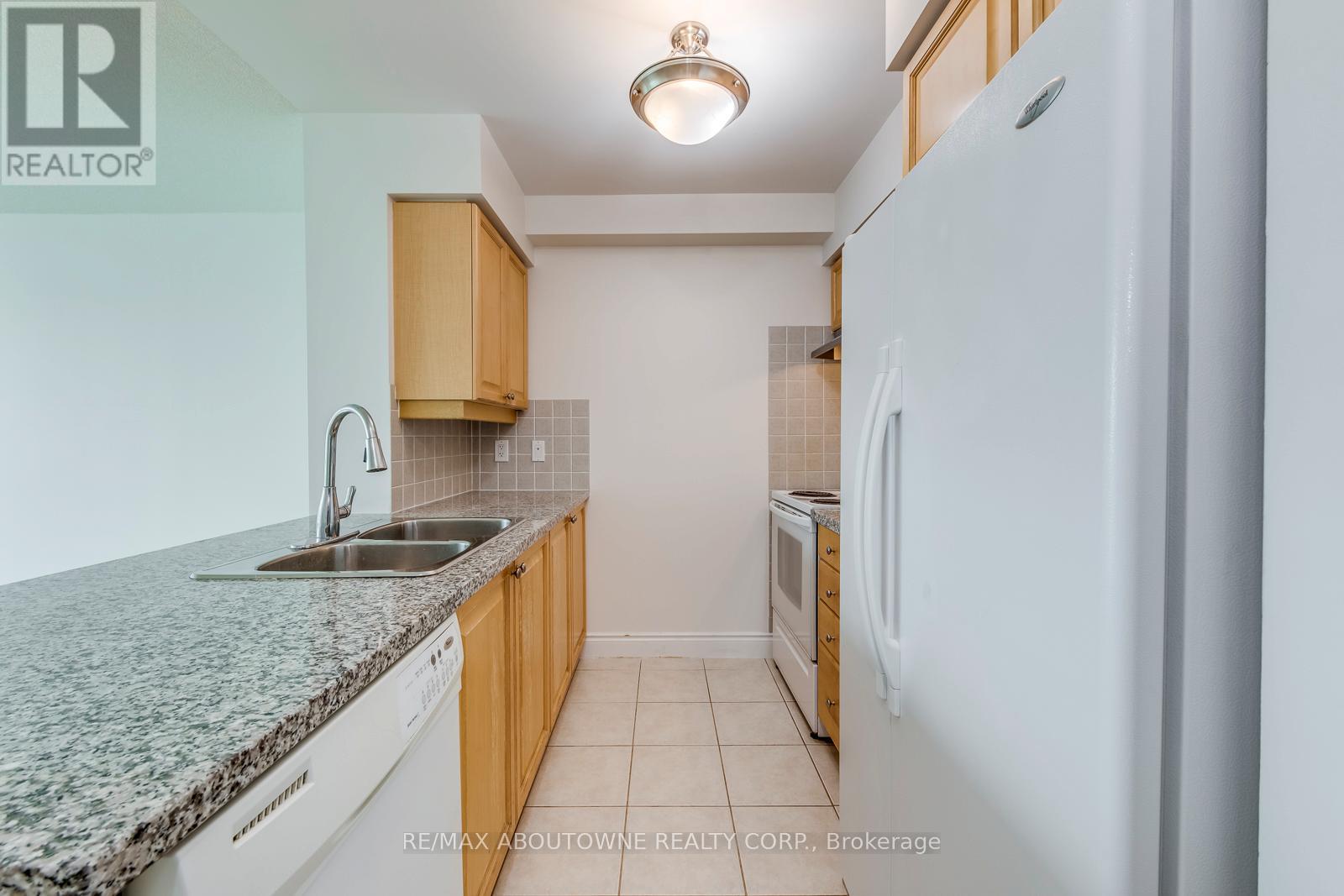 Photo 7 of 2803 15 Greenview Avenue, Toronto ON