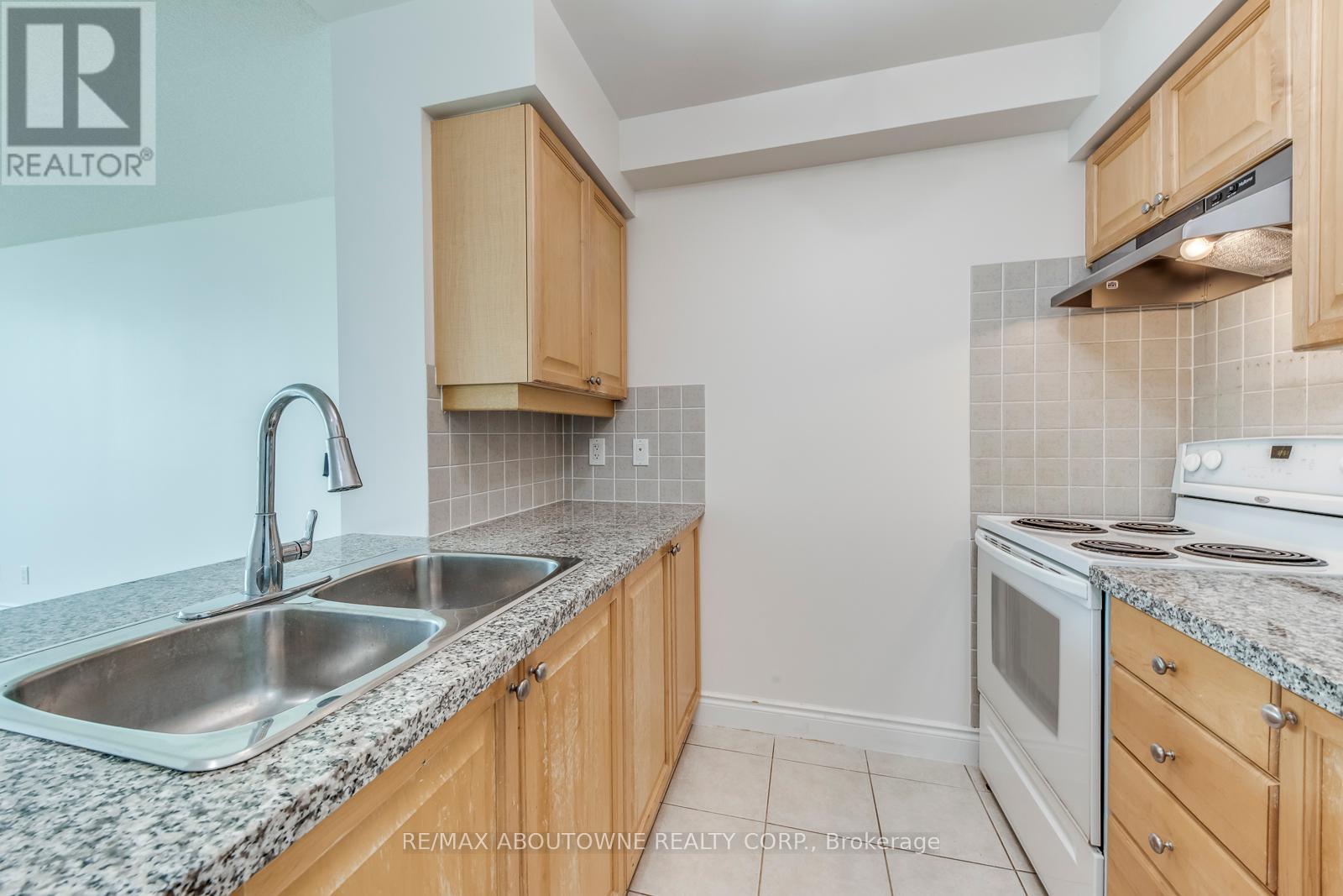 Photo 8 of 2803 15 Greenview Avenue, Toronto ON