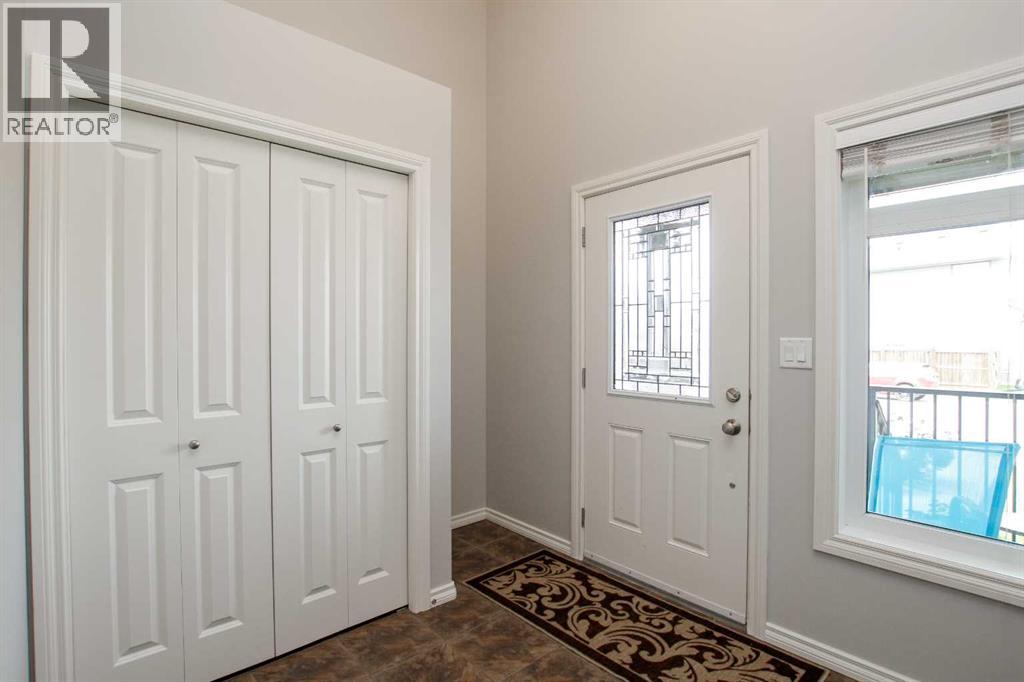 Photo 4 of 73 Bowman Circle, Sylvan Lake AB