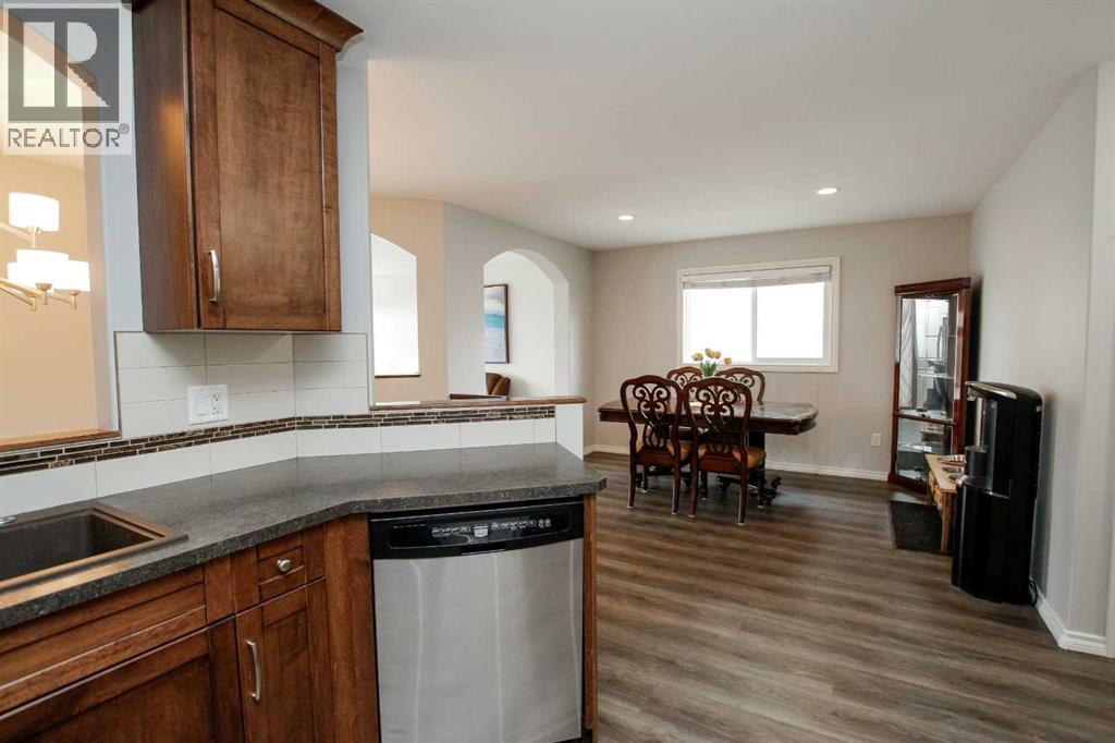 Photo 11 of 73 Bowman Circle, Sylvan Lake AB