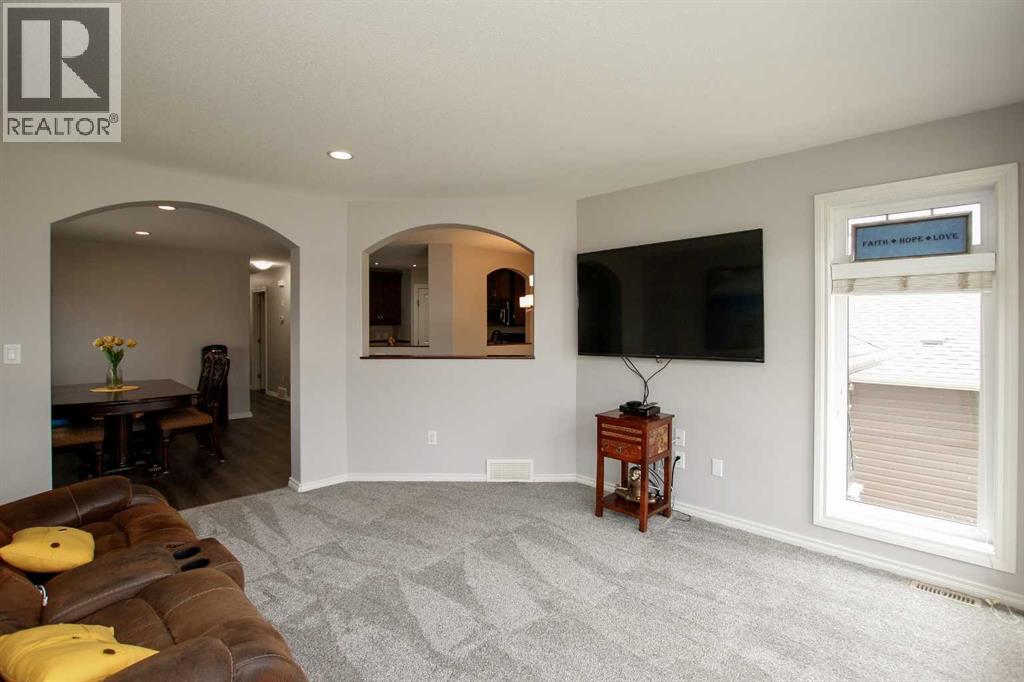 Photo 6 of 73 Bowman Circle, Sylvan Lake AB