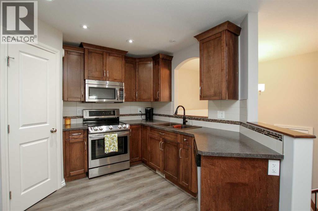 Photo 10 of 73 Bowman Circle, Sylvan Lake AB