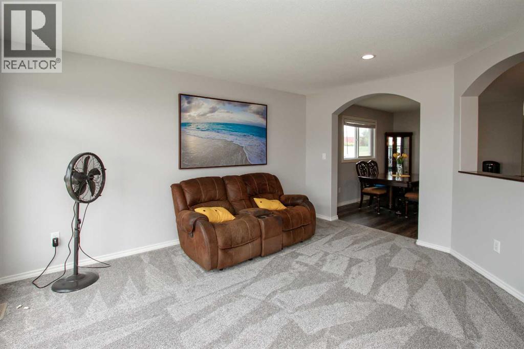 Photo 7 of 73 Bowman Circle, Sylvan Lake AB