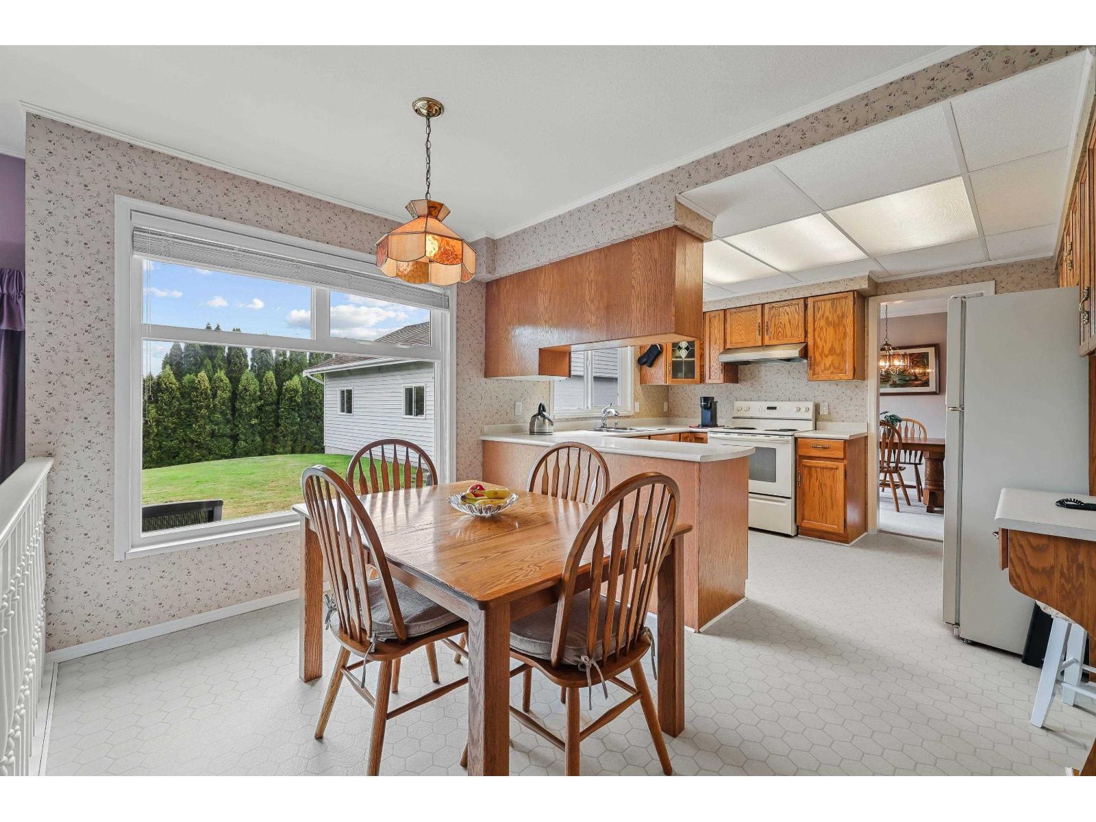 Photo 11 of 5668 E Sunrise Crescent, Surrey BC