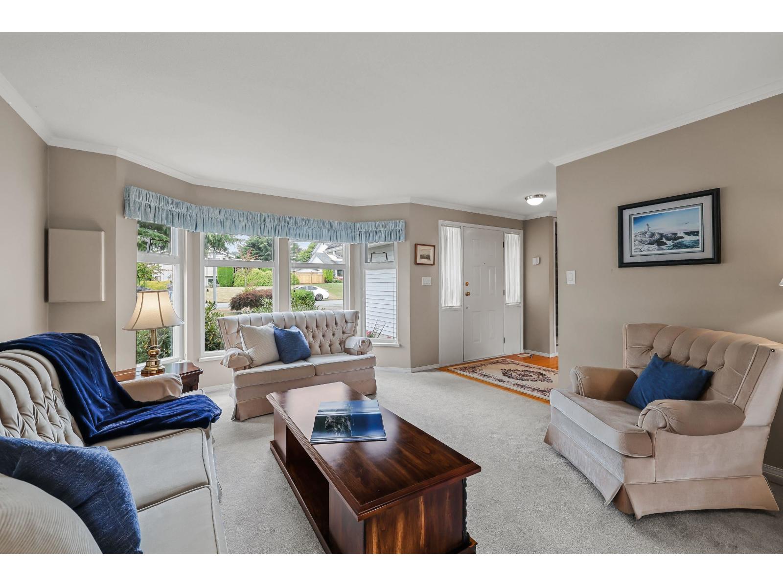 Photo 6 of 5668 E Sunrise Crescent, Surrey BC