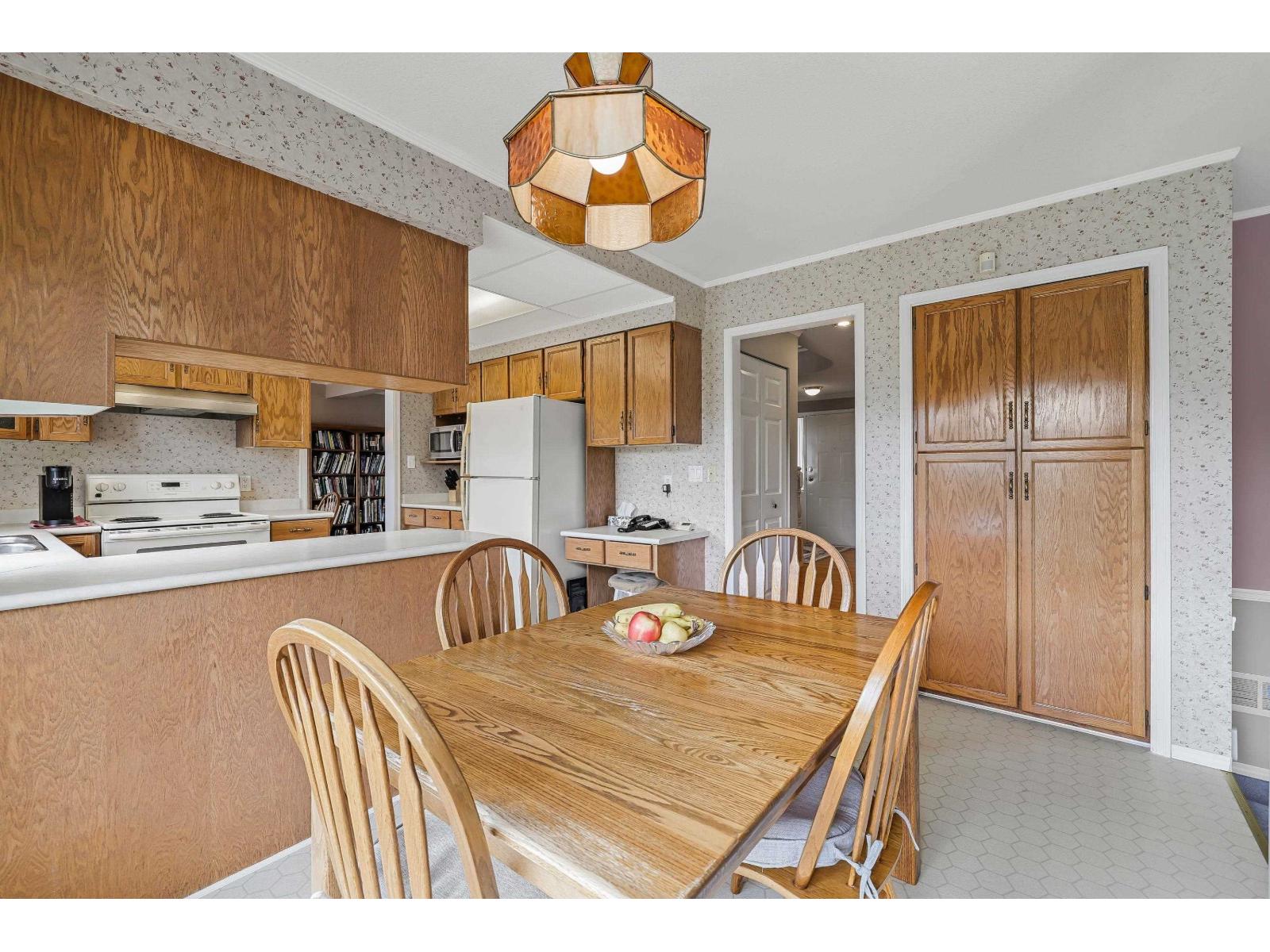 Photo 12 of 5668 E Sunrise Crescent, Surrey BC