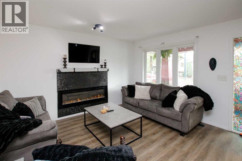 Photo 10 of 52 White Avenue, Red Deer AB