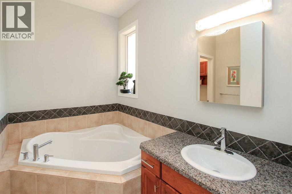 Photo 20 of 128 Ingle Close, Red Deer AB