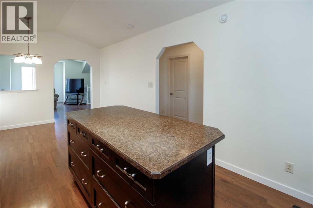 Photo 14 of 82 Ireland Crescent, Red Deer AB