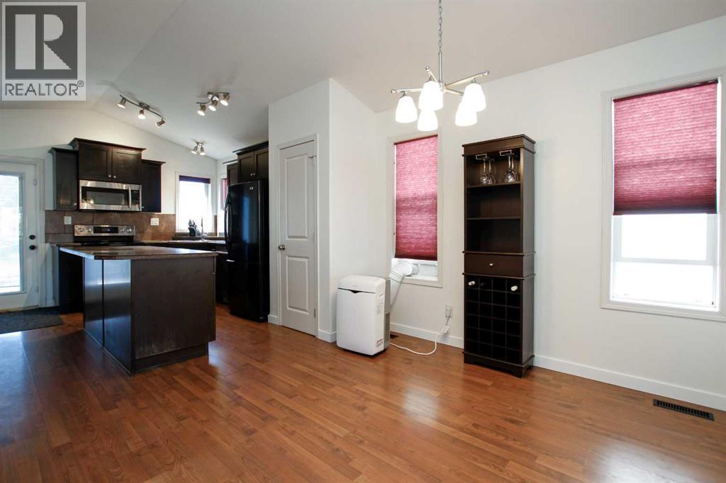 Photo 10 of 82 Ireland Crescent, Red Deer AB