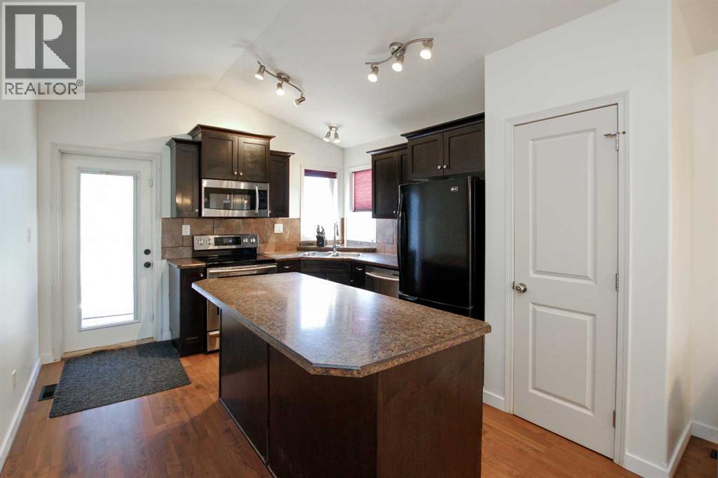 Photo 12 of 82 Ireland Crescent, Red Deer AB