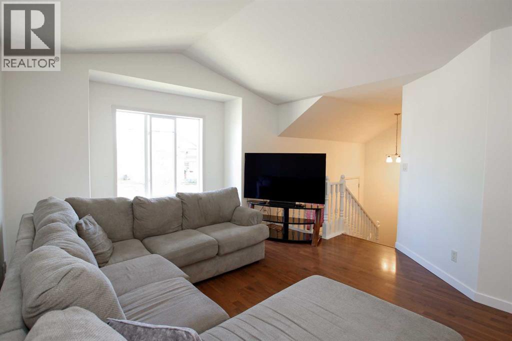 Photo 8 of 82 Ireland Crescent, Red Deer AB