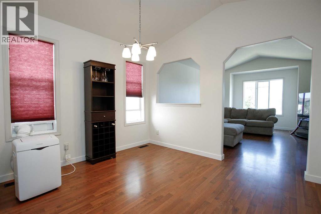 Photo 11 of 82 Ireland Crescent, Red Deer AB