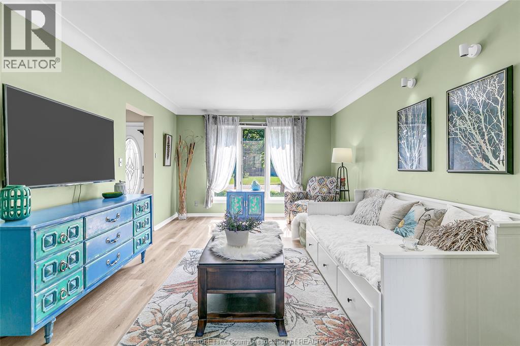 Photo 4 of 2418 Mark Avenue, Windsor ON