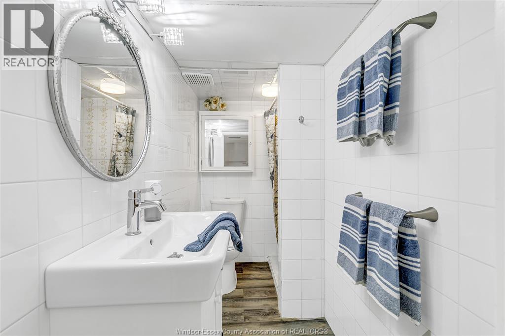 Photo 5 of 2418 Mark Avenue, Windsor ON