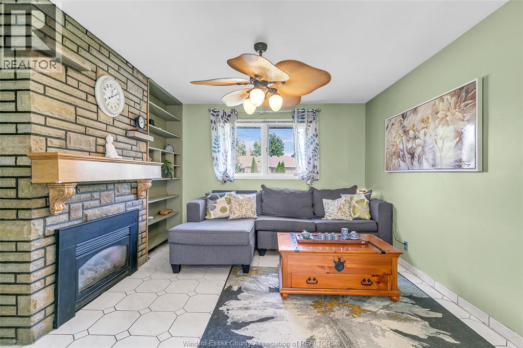 Photo 16 of 2418 Mark Avenue, Windsor ON