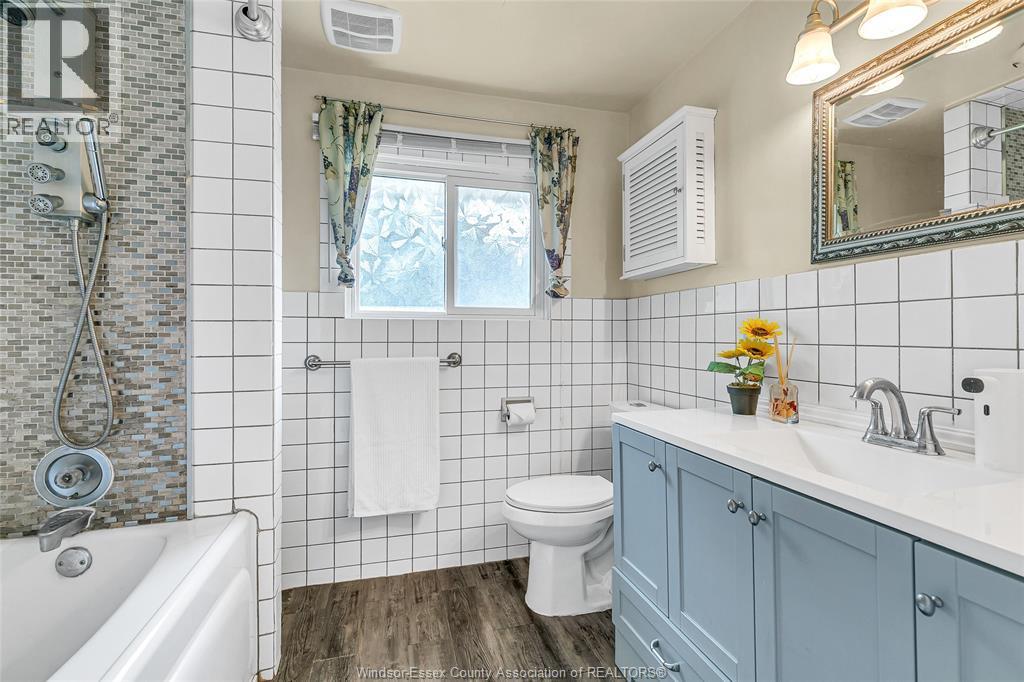 Photo 13 of 2418 Mark Avenue, Windsor ON