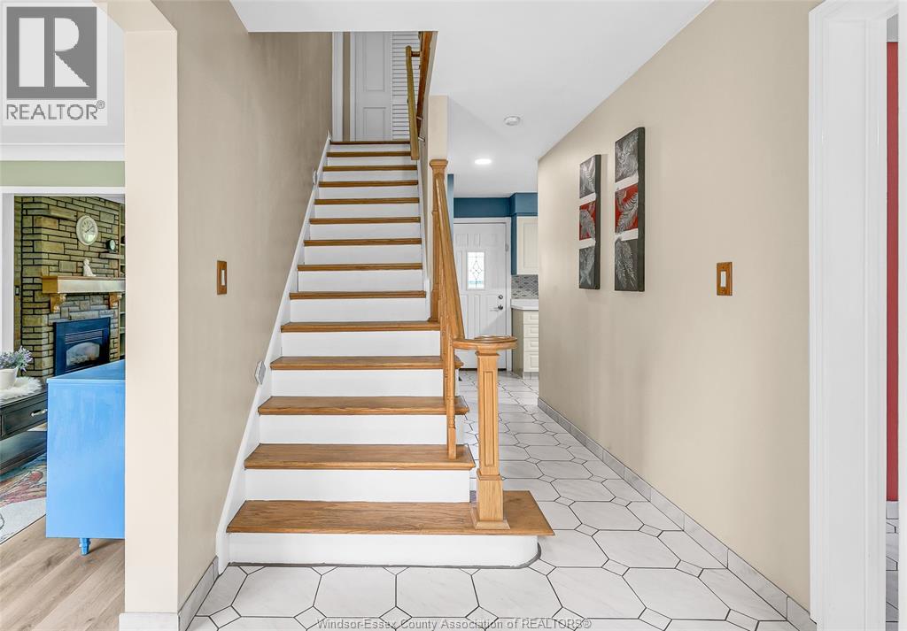 Photo 9 of 2418 Mark Avenue, Windsor ON