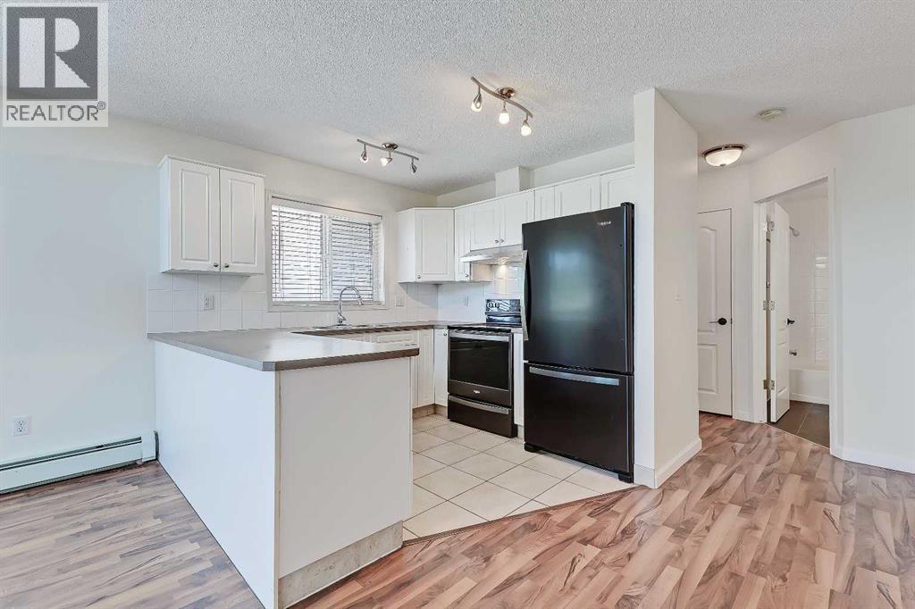 Single Family House for Sale in   Sierra Morena Mews SW Signal Hill Calgary 