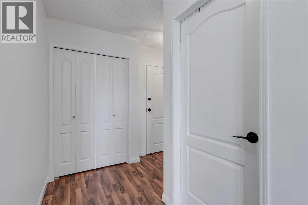 Single Family House for Sale in   Sierra Morena Mews SW Signal Hill Calgary 