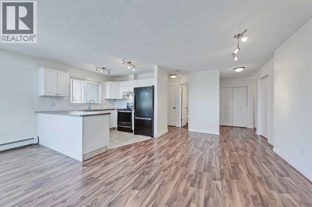 Single Family House for Sale in   Sierra Morena Mews SW Signal Hill Calgary 