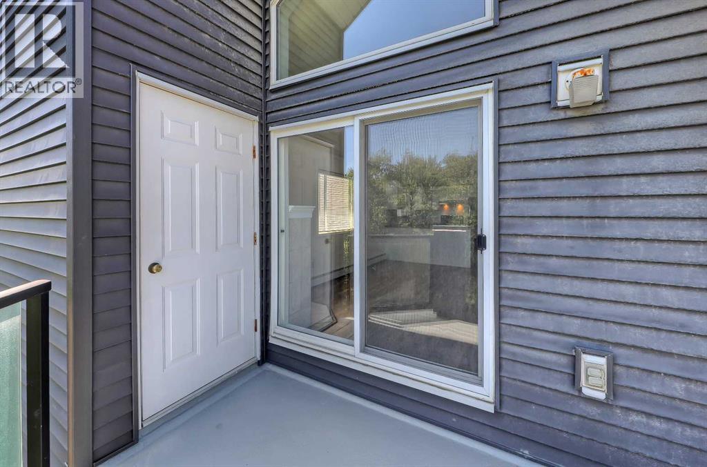 Single Family House for Sale in   Sierra Morena Mews SW Signal Hill Calgary 