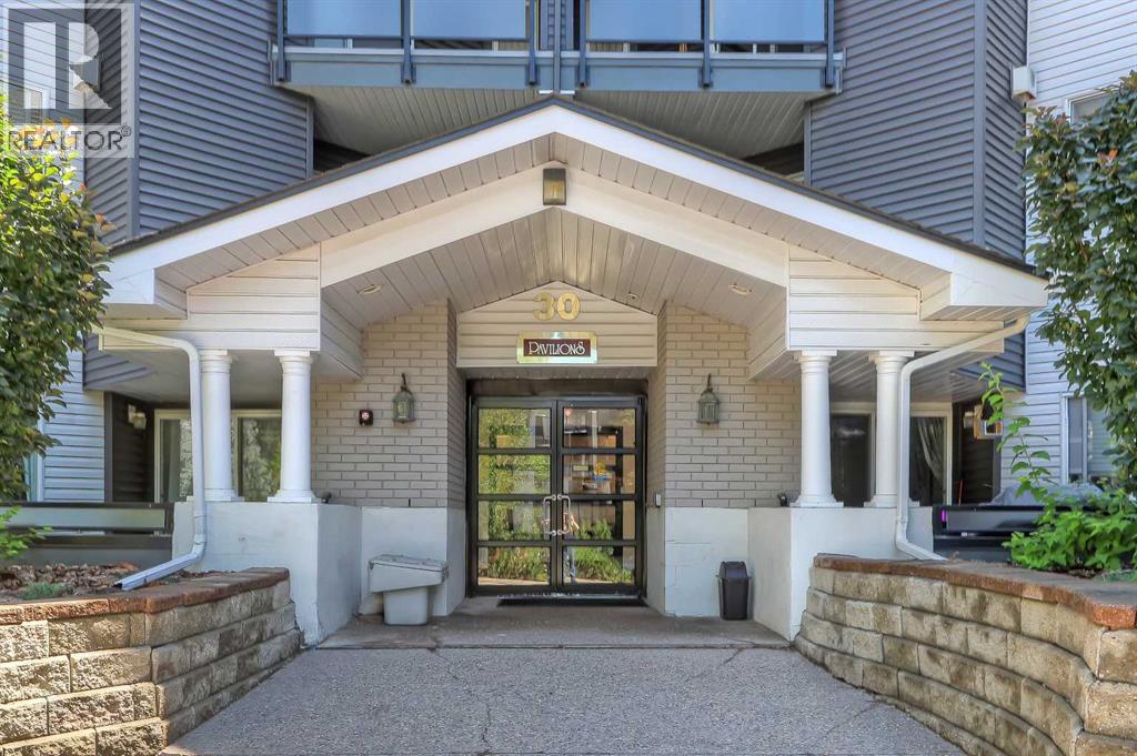 Single Family House for Sale in   Sierra Morena Mews SW Signal Hill Calgary 