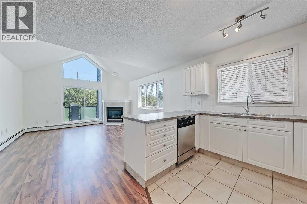Single Family House for Sale in   Sierra Morena Mews SW Signal Hill Calgary 