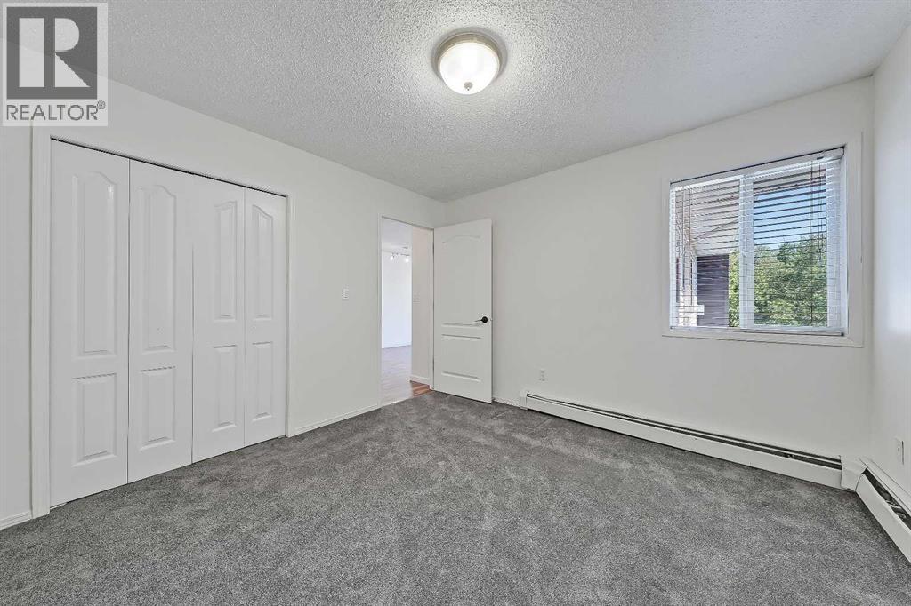 Single Family House for Sale in   Sierra Morena Mews SW Signal Hill Calgary 