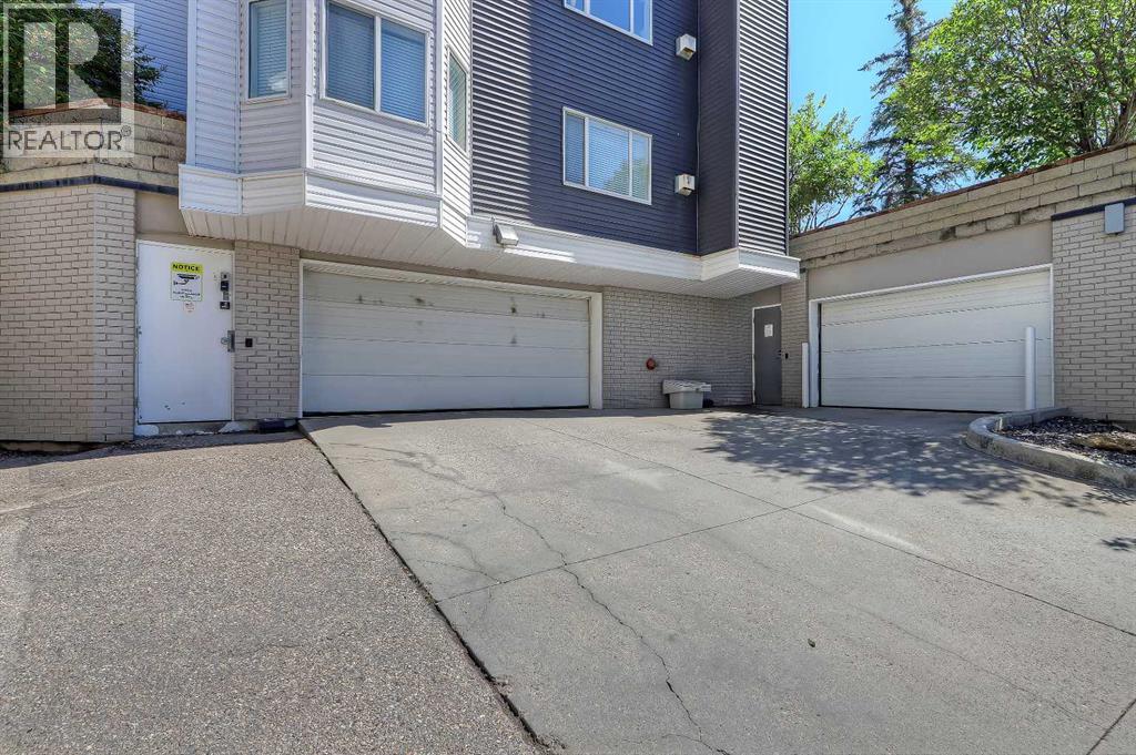 Single Family House for Sale in   Sierra Morena Mews SW Signal Hill Calgary 