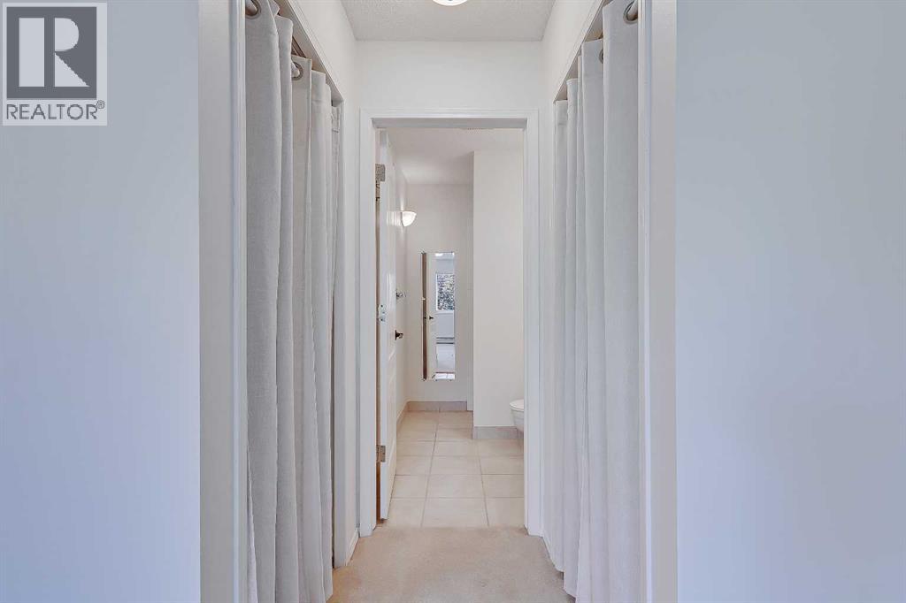 Single Family House for Sale in   Sierra Morena Mews SW Signal Hill Calgary 