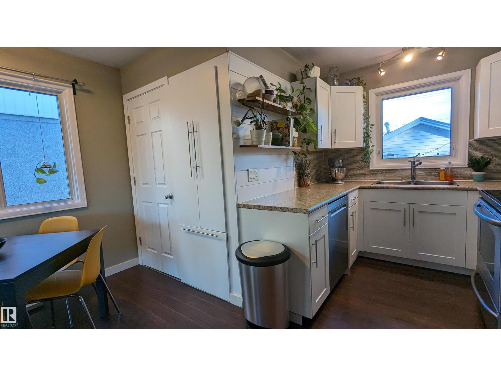 Photo 11 of 6519 104 A St Nw, Edmonton AB