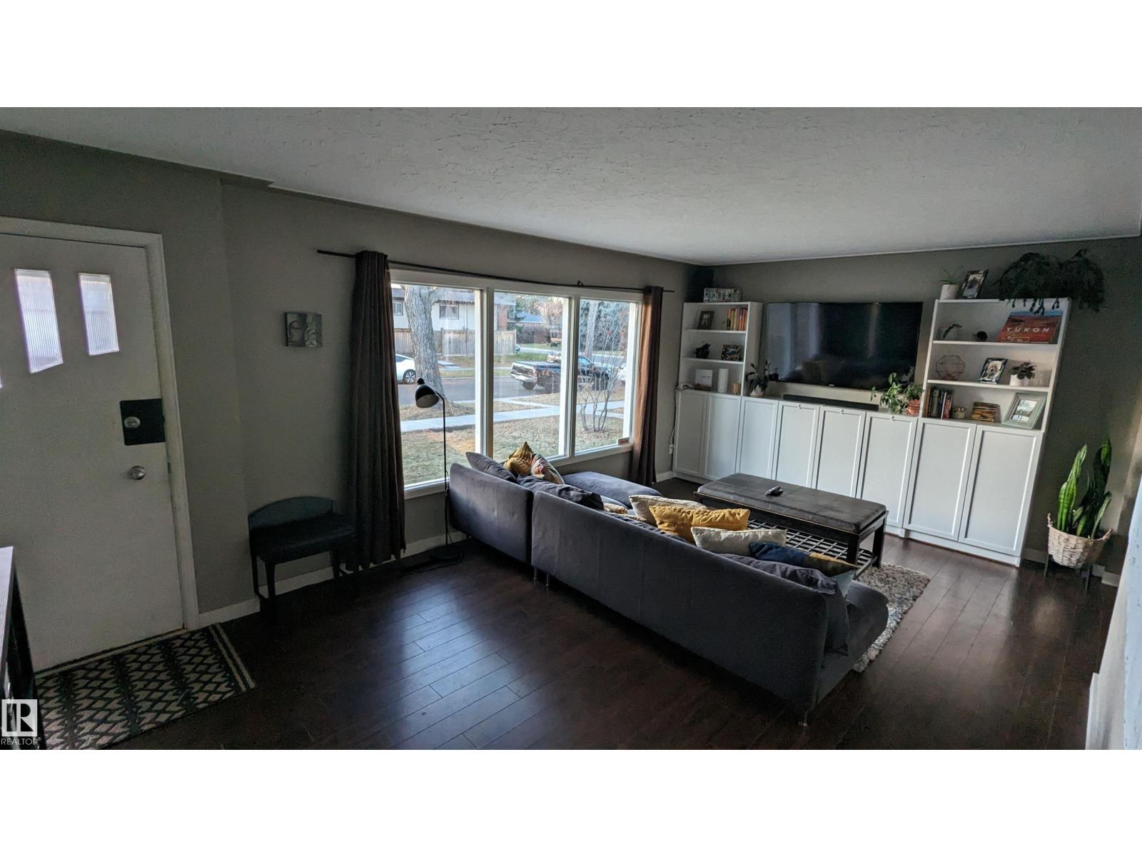 Photo 2 of 6519 104 A St Nw, Edmonton AB