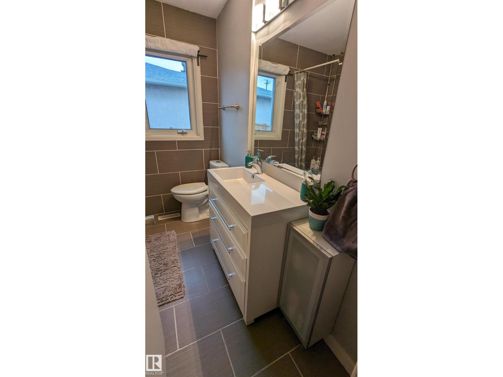 Photo 22 of 6519 104 A St Nw, Edmonton AB