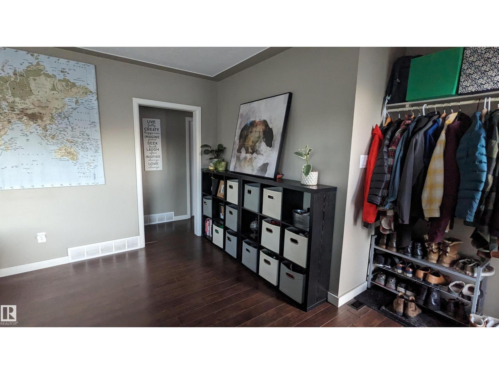 Photo 3 of 6519 104 A St Nw, Edmonton AB