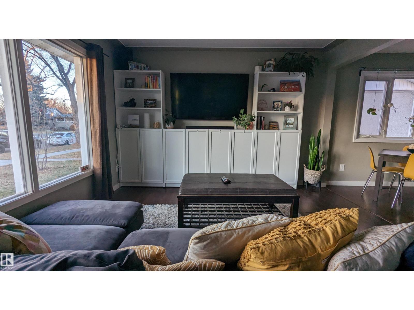 Photo 4 of 6519 104 A St Nw, Edmonton AB