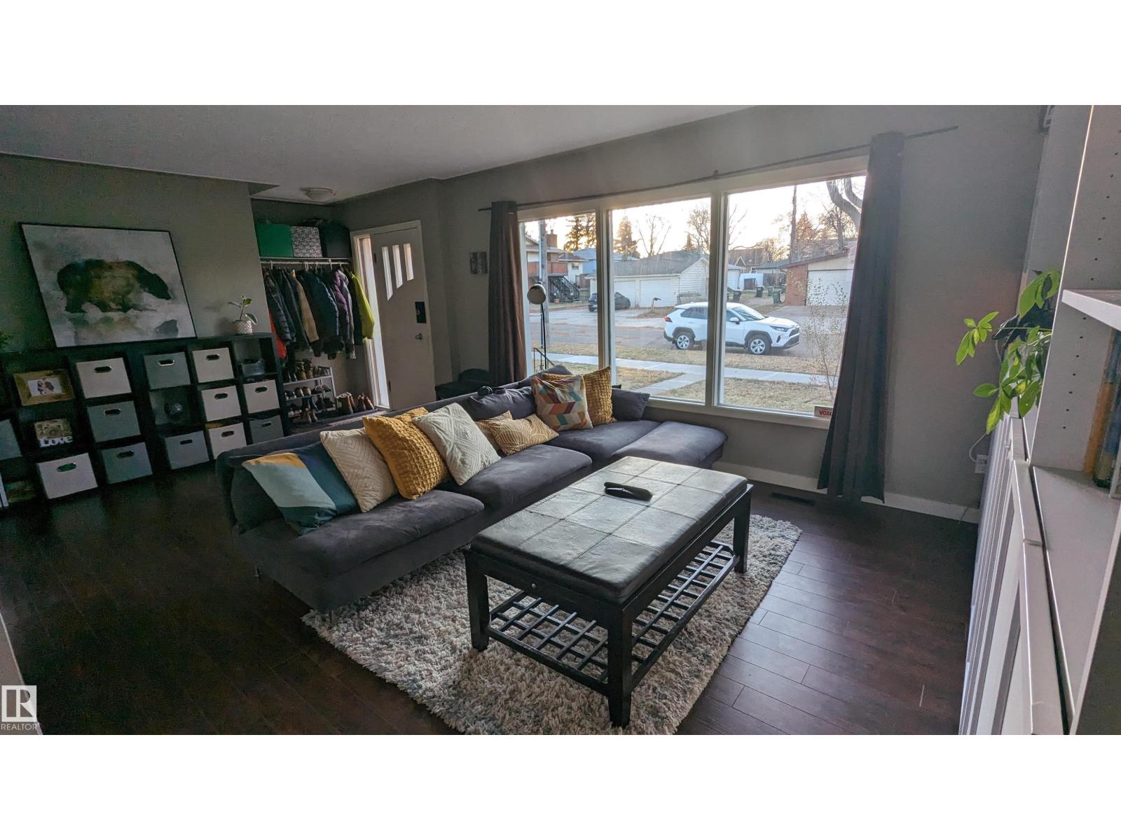 Photo 5 of 6519 104 A St Nw, Edmonton AB
