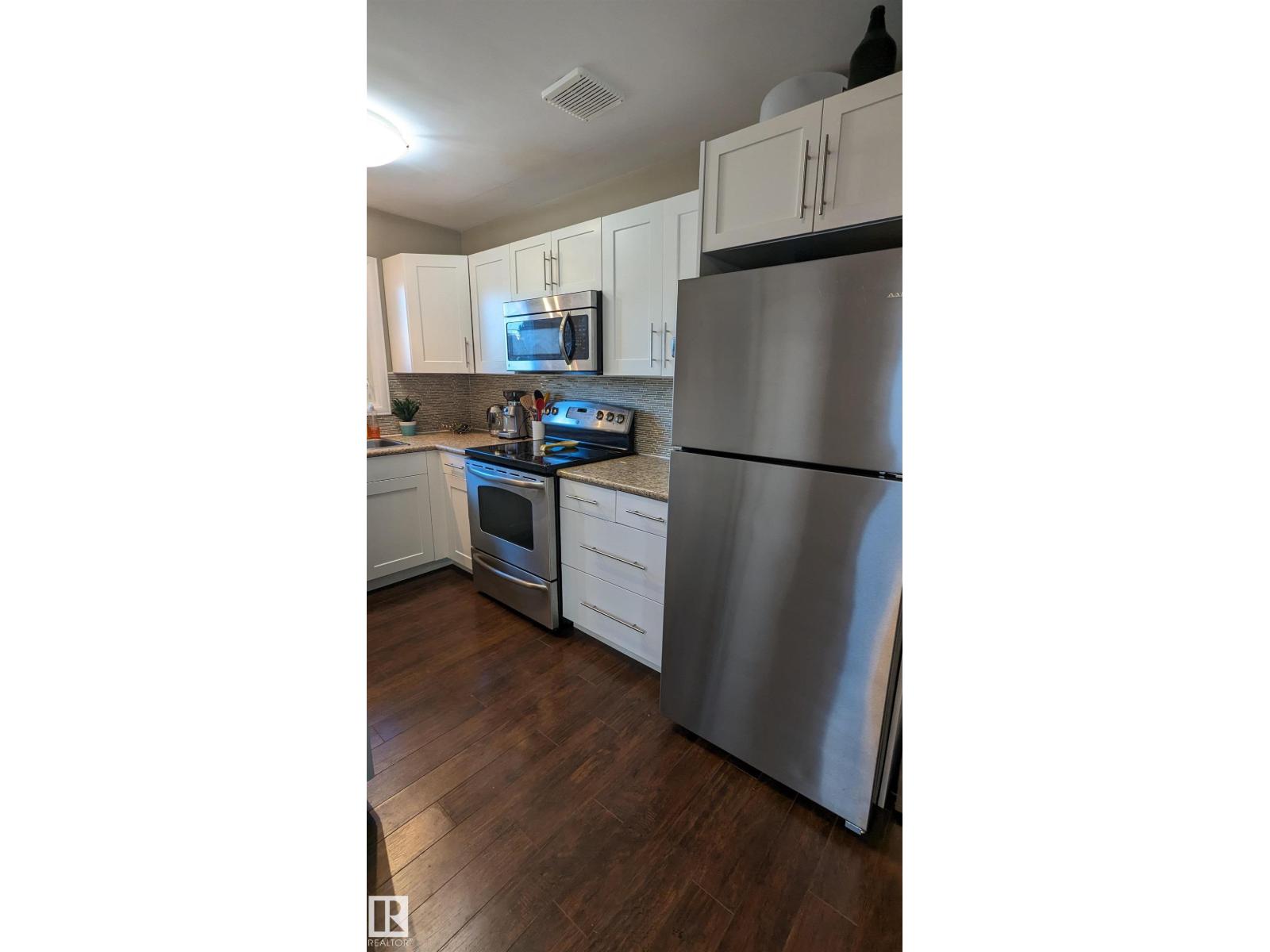 Photo 9 of 6519 104 A St Nw, Edmonton AB