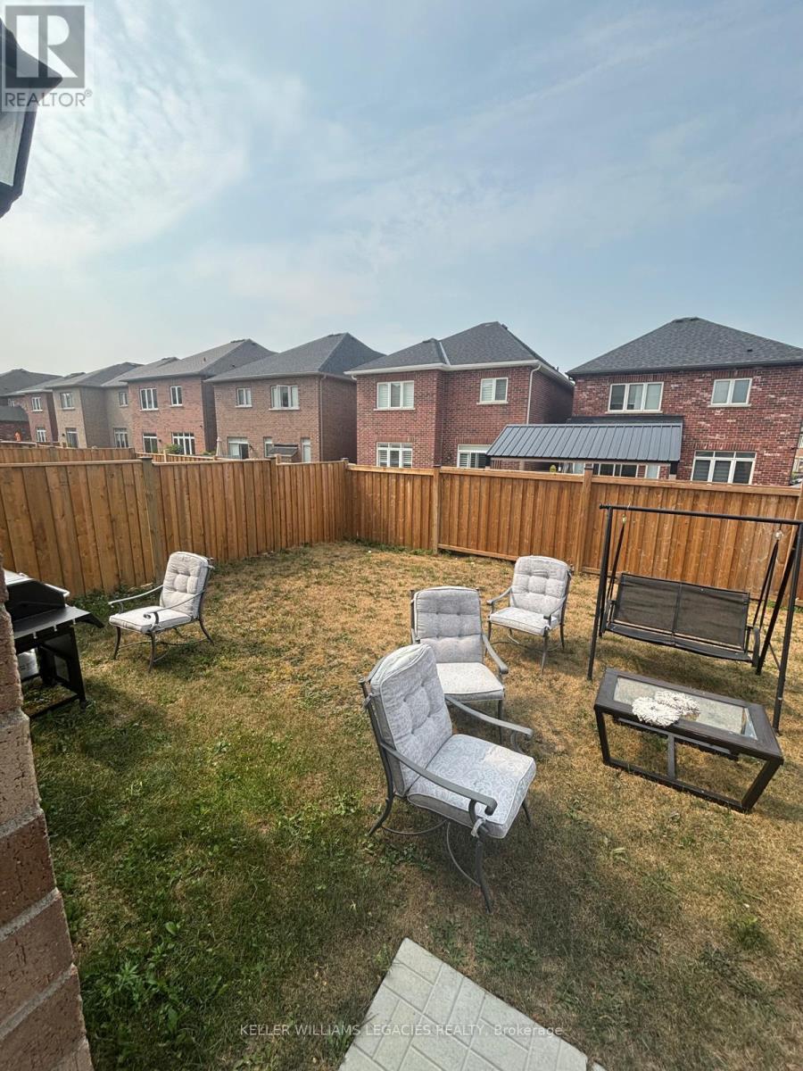 Photo 10 of 2300 Grainger Loop, Innisfil ON