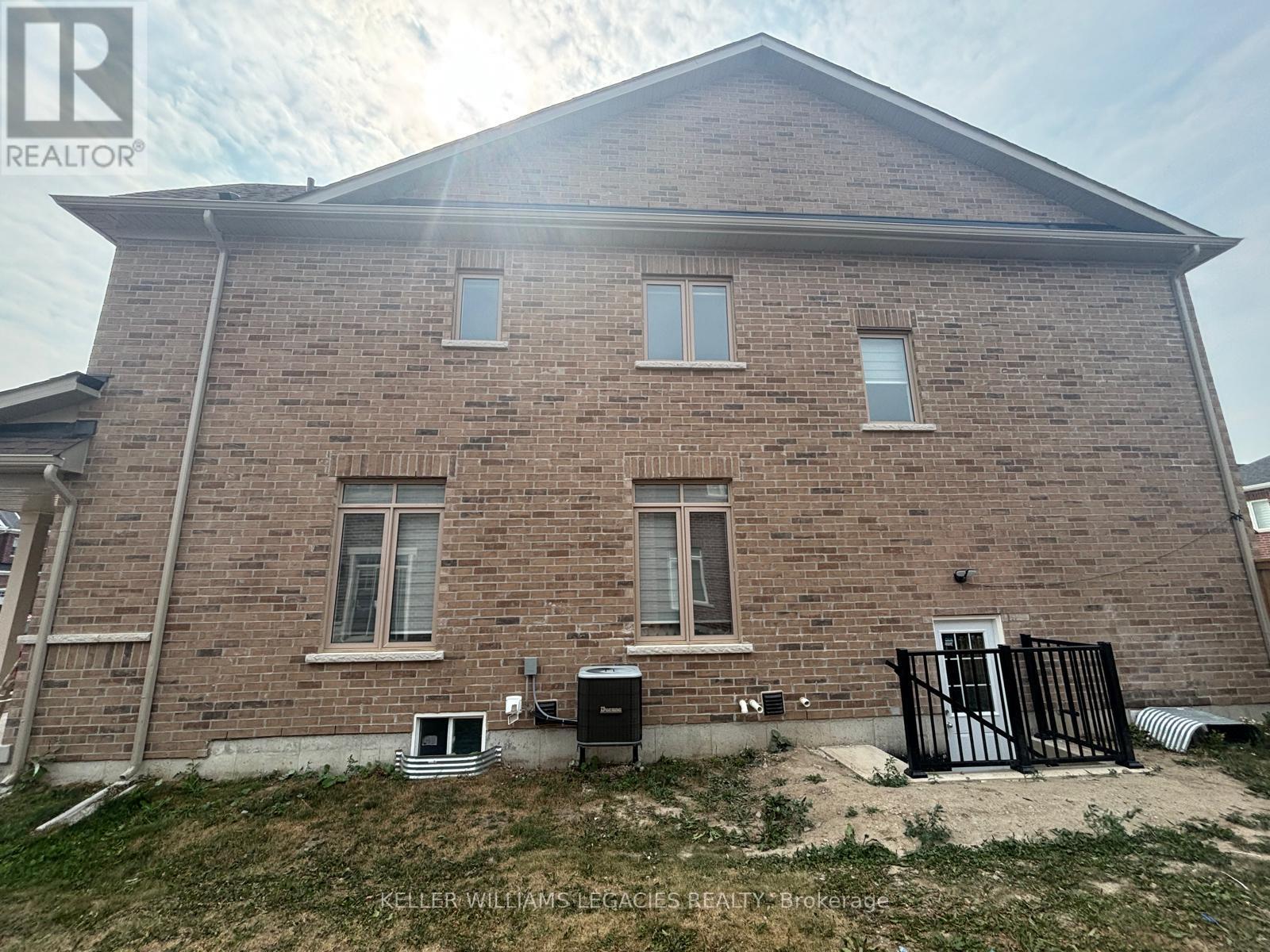Photo 24 of 2300 Grainger Loop, Innisfil ON
