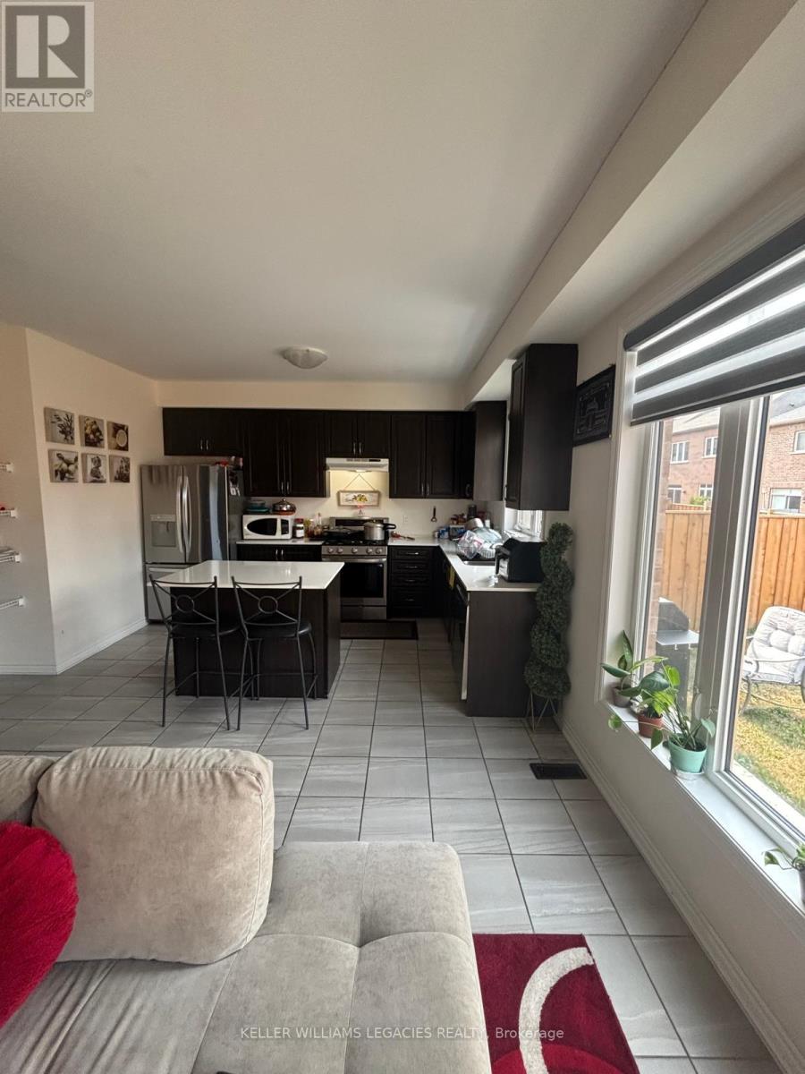 Photo 6 of 2300 Grainger Loop, Innisfil ON