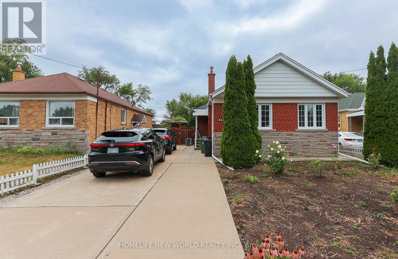 Photo 1 of 34 Greylawn Crescent, Toronto ON
