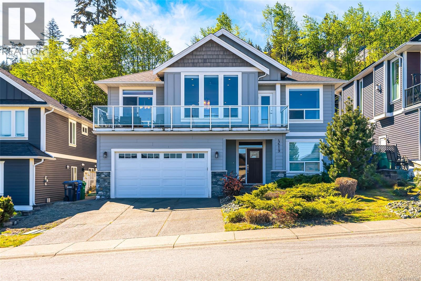 Photo 2 of 4619 Laguna Way, Nanaimo BC